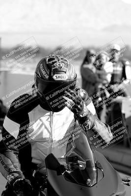 media/Nov-28-2022-Moto Forza (Mon) [[c5a51e62ca]]/Around the Pits/